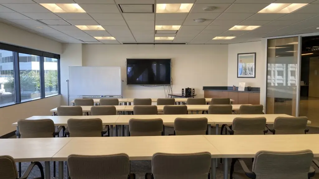 Sunset Beach Meeting Room – Seattle Training & Boardroom - Photo 5