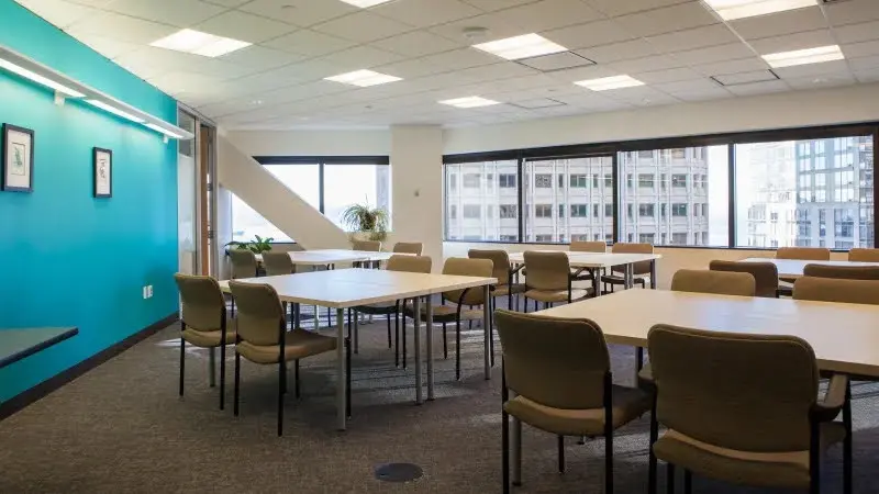 Sunset Beach Meeting Room – Seattle Training & Boardroom - Photo 7