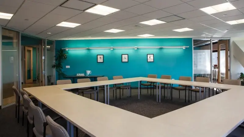 Sunset Beach Meeting Room – Seattle Training & Boardroom - Photo 6